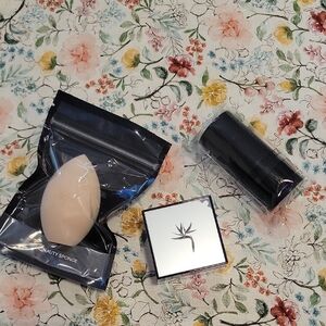 Beauty Society Haze Translucent Powder, Retractable Brush and Beauty Sponge
